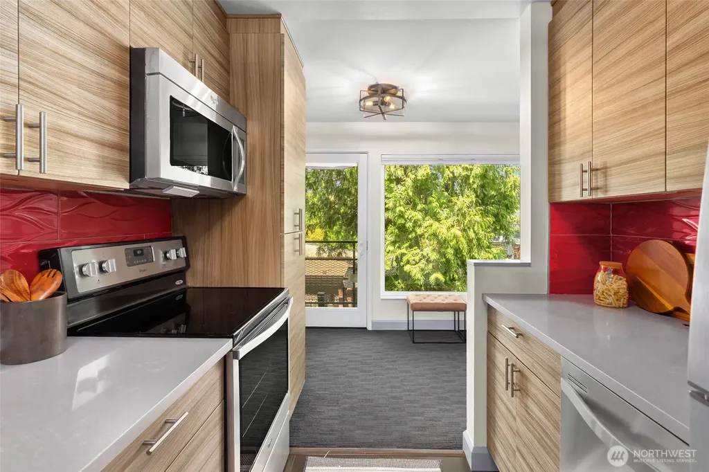 6201 Lake Washington Boulevard NE Kirkland WA 98033