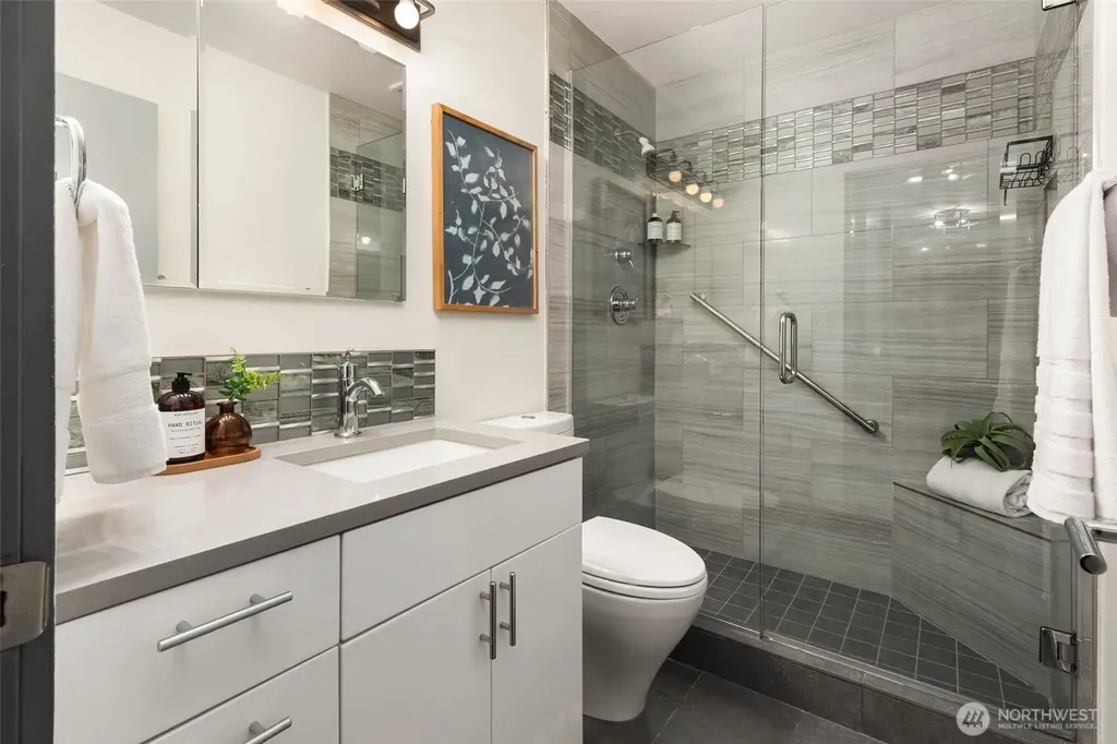 6201 Lake Washington Boulevard NE Kirkland WA 98033