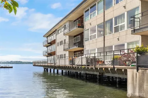 6201 Lake Washington Boulevard NE Kirkland WA 98033