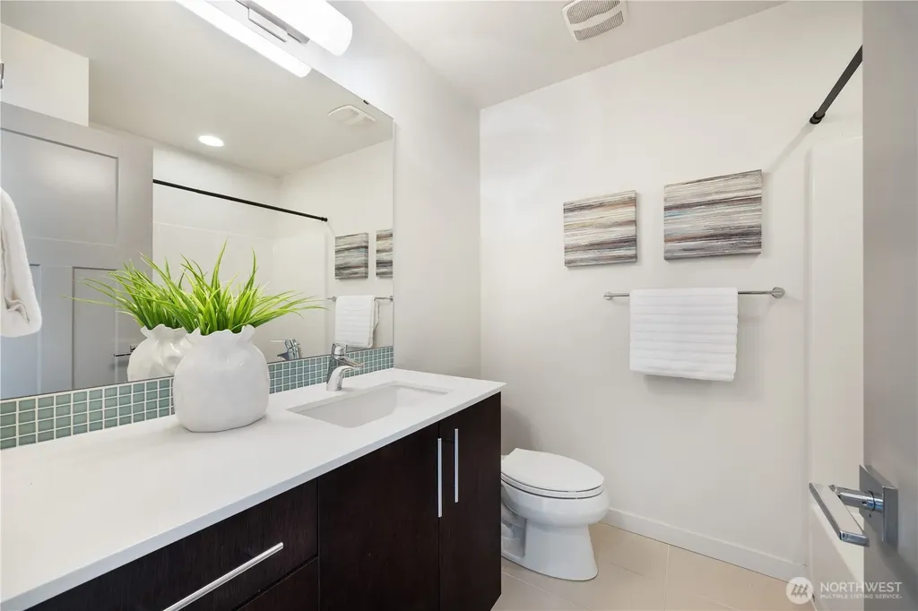 2705 S Charlestown Street Seattle WA 98108