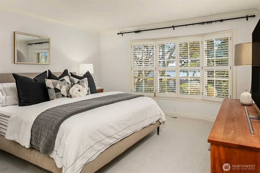 453 Mcgilvra Boulevard E Seattle WA 98112