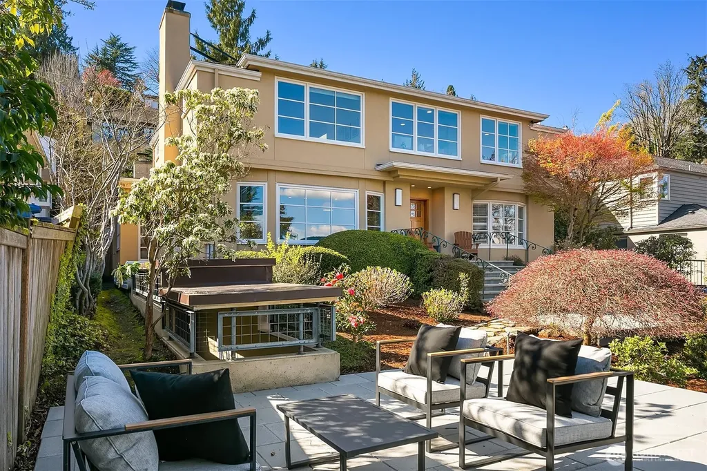 453 Mcgilvra Boulevard E Seattle WA 98112