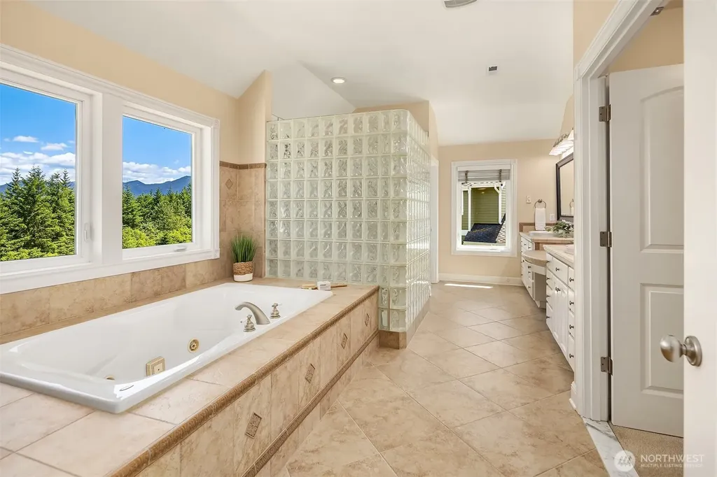 6230 Fairway Place SE Snoqualmie WA 98065