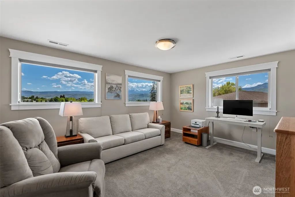 185 31st Street NW East Wenatchee WA 98802