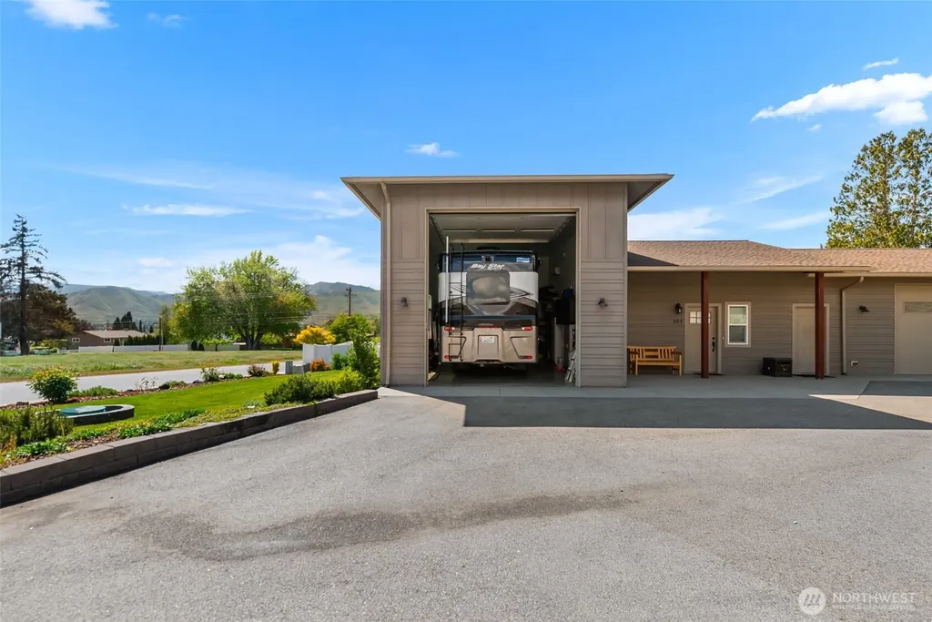 185 31st Street NW East Wenatchee WA 98802