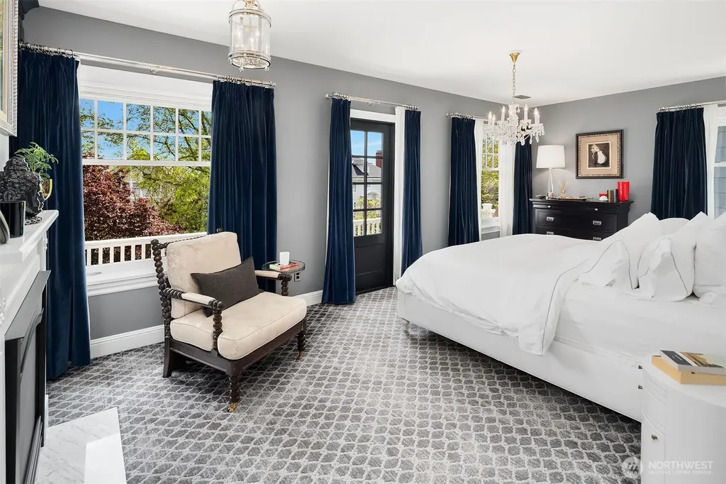 2833 10th Avenue E Seattle WA 98102