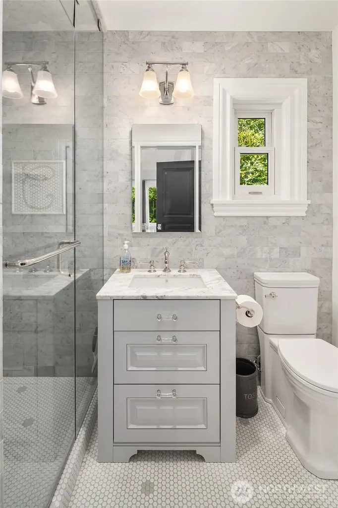 2833 10th Avenue E Seattle WA 98102