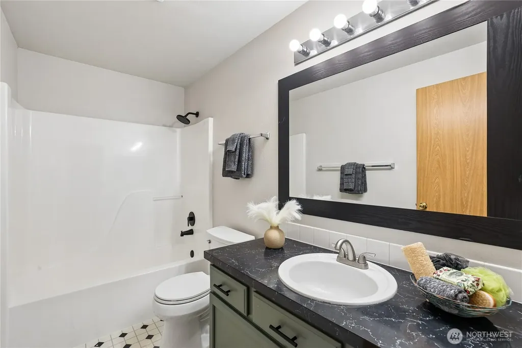 5417 156th Avenue Ct E Sumner WA 98390