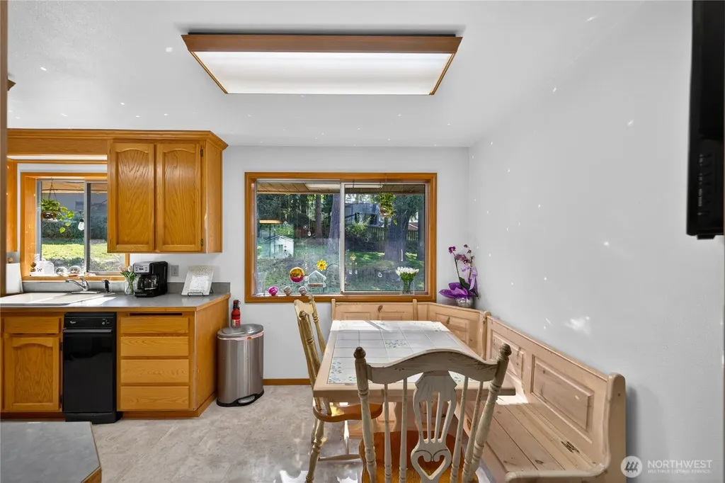 2684 Olympic Drive Oak Harbor WA 98277