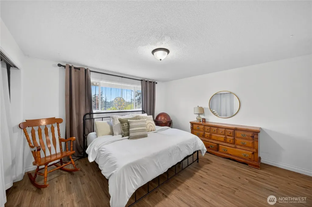 2684 Olympic Drive Oak Harbor WA 98277