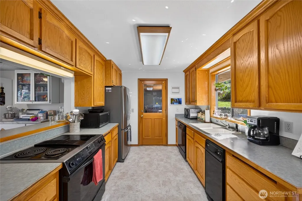 2684 Olympic Drive Oak Harbor WA 98277