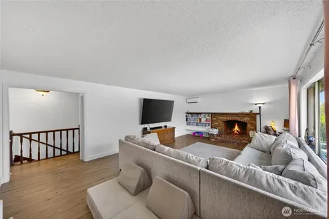 2684 Olympic Drive Oak Harbor WA 98277