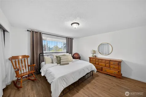 2684 Olympic Drive Oak Harbor WA 98277