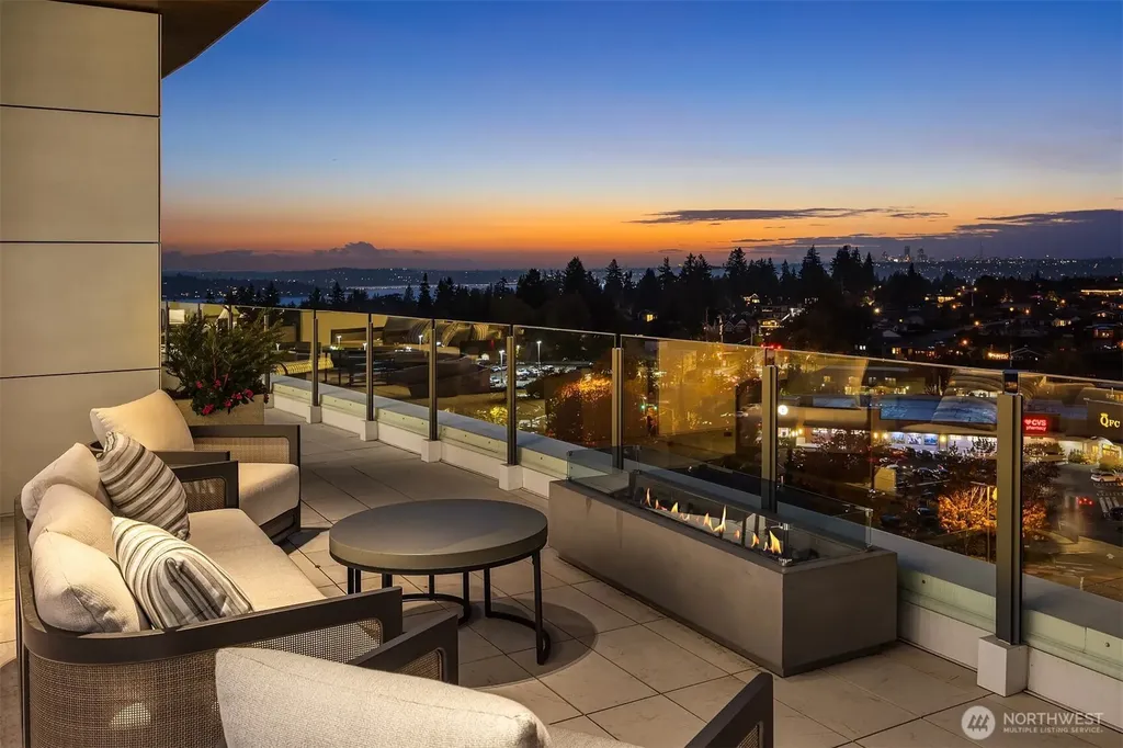 838 Avenue Square NE Bellevue WA 98004