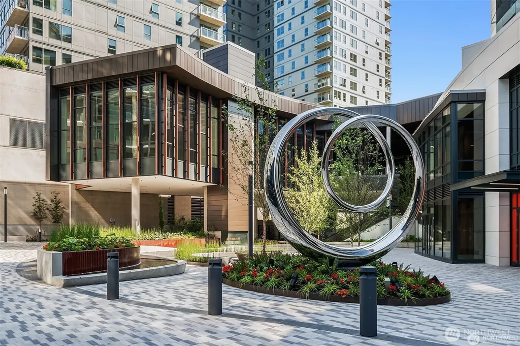 838 Avenue Square NE Bellevue WA 98004