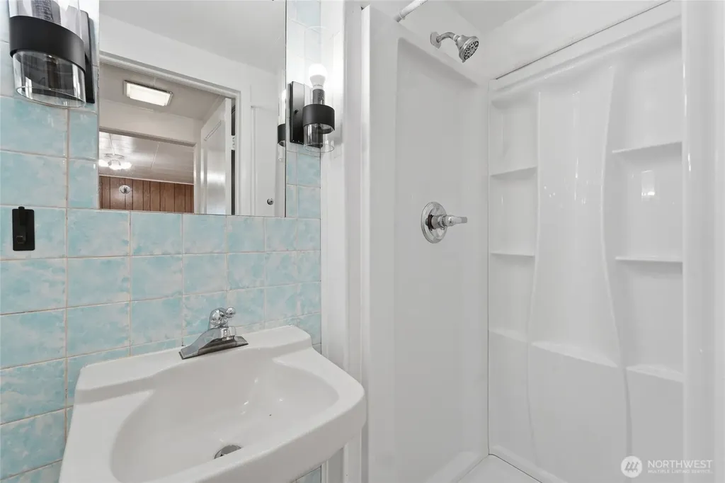 233 E Gibson Chelan WA 98816