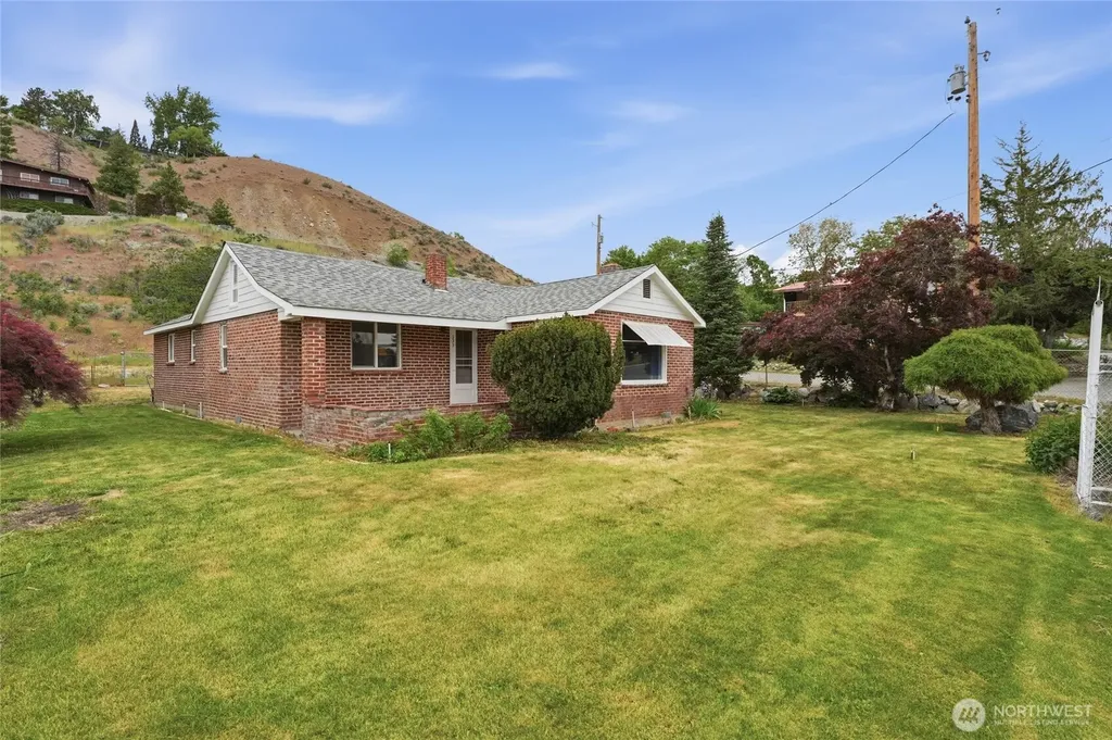 233 E Gibson Chelan WA 98816