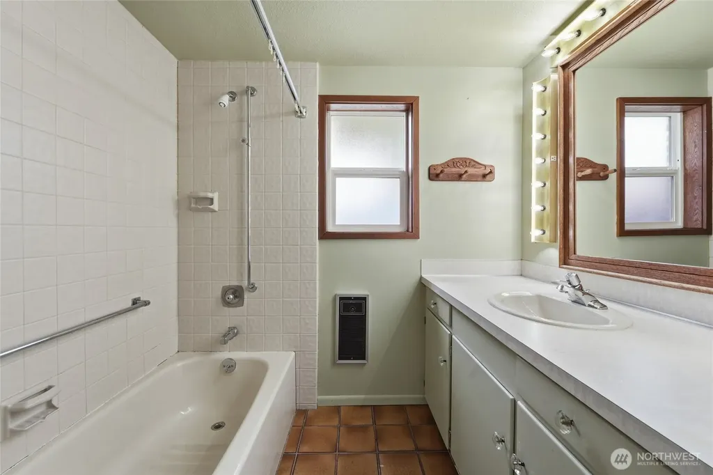 233 E Gibson Chelan WA 98816