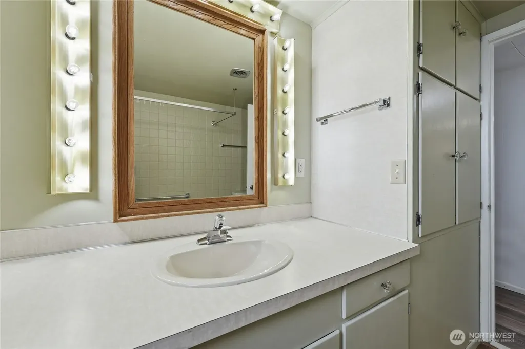 233 E Gibson Chelan WA 98816
