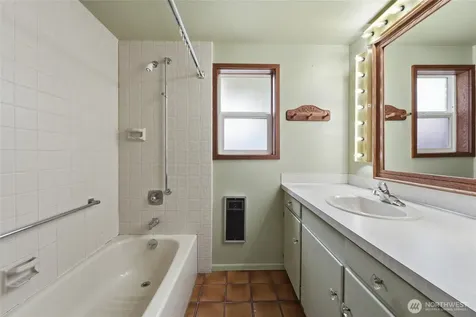 233 E Gibson Chelan WA 98816