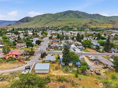 233 E Gibson Chelan WA 98816