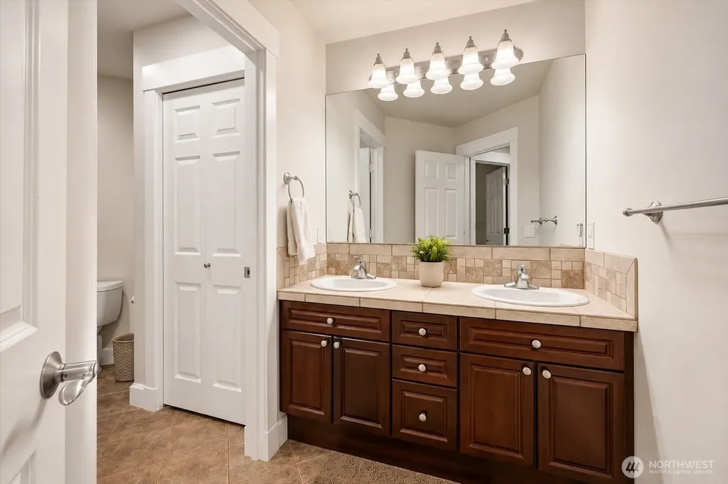 24121 NE 1st Place Sammamish WA 98074