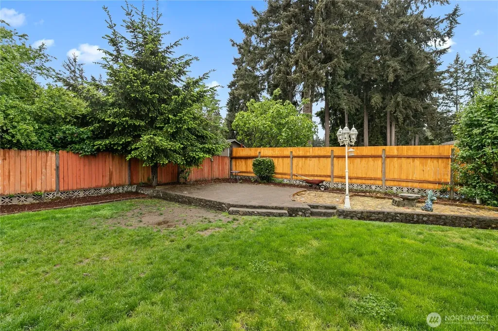 15902 Woodland Avenue E Puyallup WA 98375
