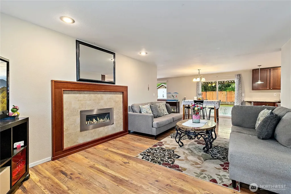 15902 Woodland Avenue E Puyallup WA 98375