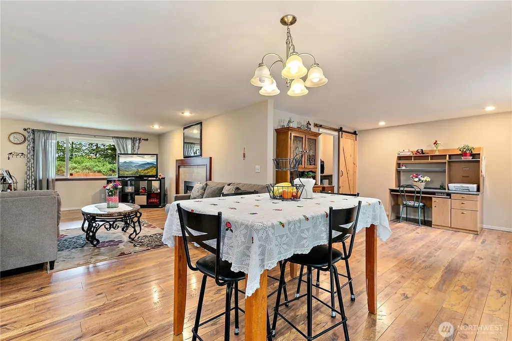 15902 Woodland Avenue E Puyallup WA 98375