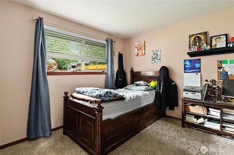 15902 Woodland Avenue E Puyallup WA 98375