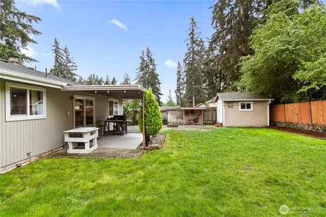 15902 Woodland Avenue E Puyallup WA 98375
