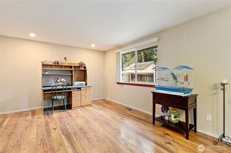 15902 Woodland Avenue E Puyallup WA 98375