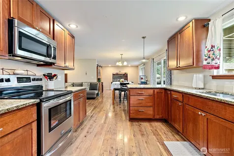15902 Woodland Avenue E Puyallup WA 98375
