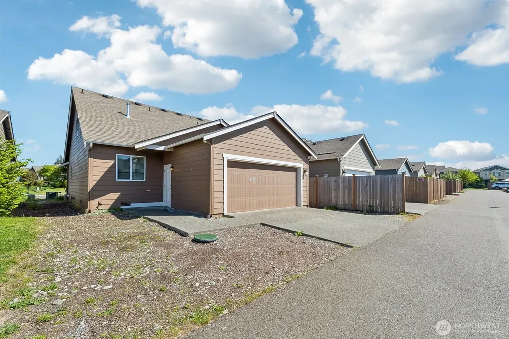 18816 105th Lane E Puyallup WA 98374