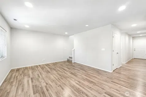 18816 105th Lane E Puyallup WA 98374