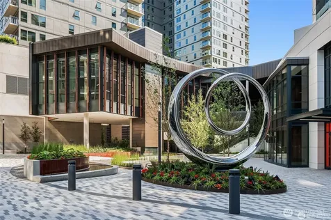 889 Avenue Square NE Bellevue WA 98004