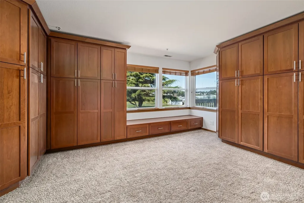 651 SE Bayshore Drive Oak Harbor WA 98277