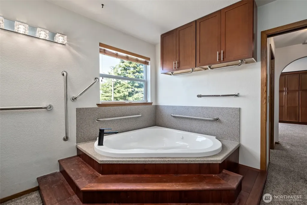 651 SE Bayshore Drive Oak Harbor WA 98277
