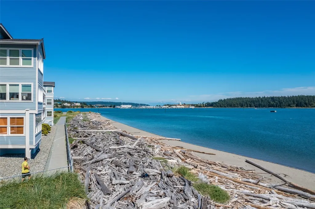 651 SE Bayshore Drive Oak Harbor WA 98277