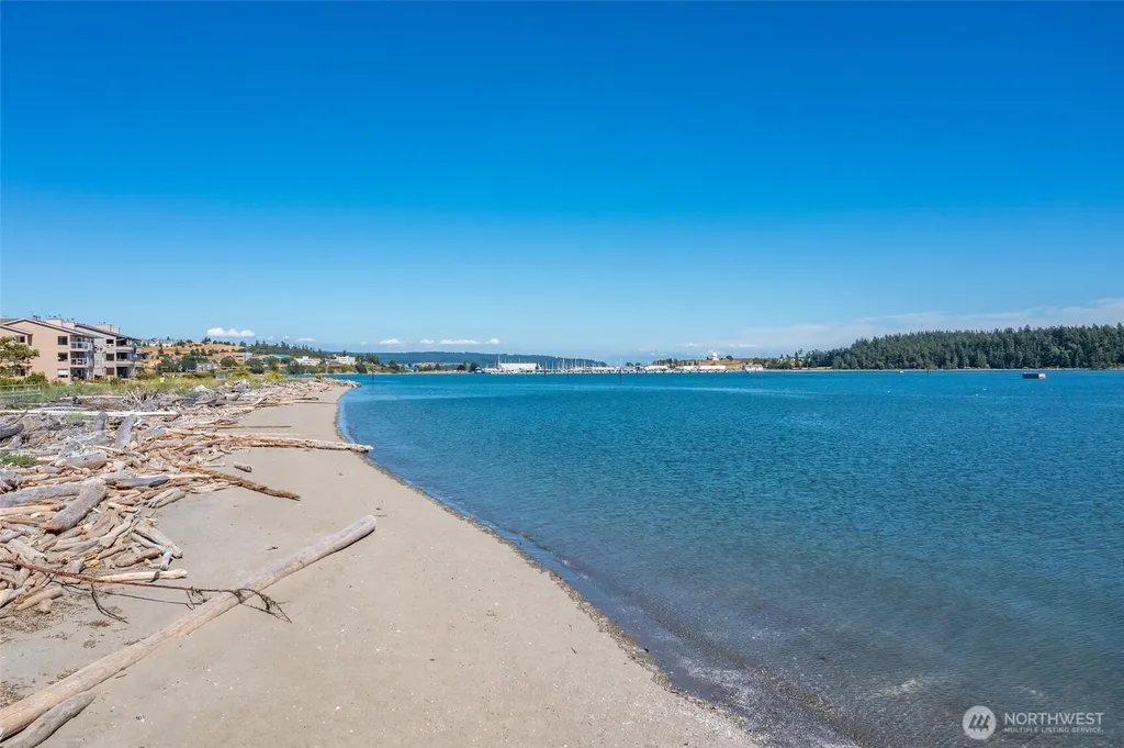 651 SE Bayshore Drive Oak Harbor WA 98277