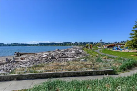 651 SE Bayshore Drive Oak Harbor WA 98277
