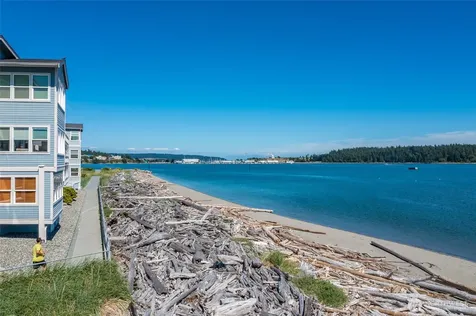 651 SE Bayshore Drive Oak Harbor WA 98277