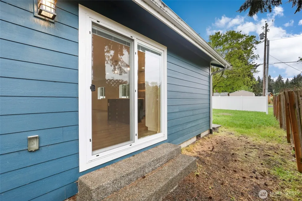 9815 178th Way SW Rochester WA 98579