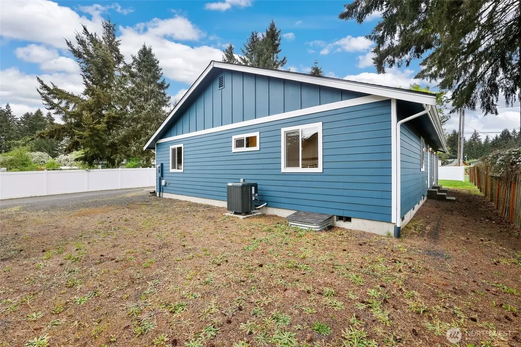 9815 178th Way SW Rochester WA 98579