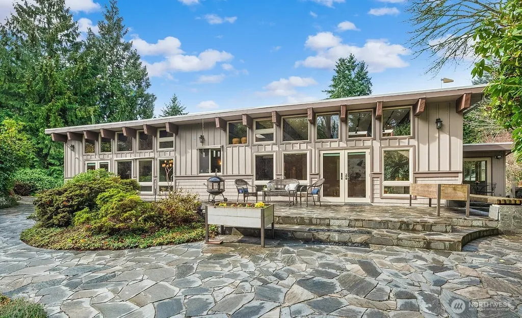 16 Cascade Key Bellevue WA 98006