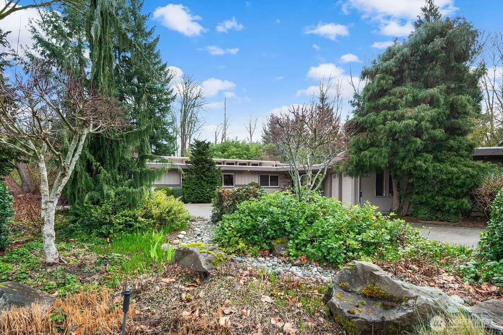 16 Cascade Key Bellevue WA 98006