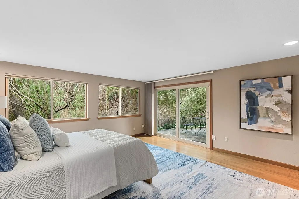 16 Cascade Key Bellevue WA 98006