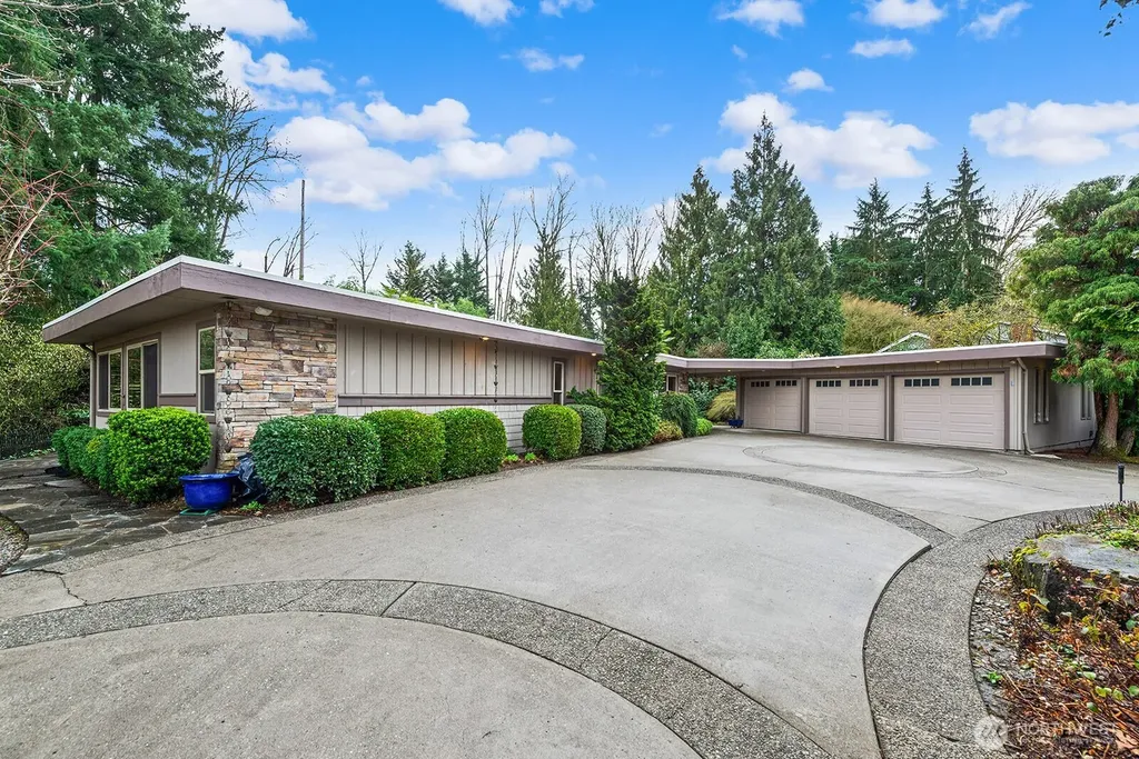 16 Cascade Key Bellevue WA 98006