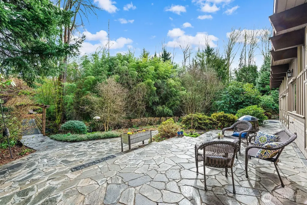 16 Cascade Key Bellevue WA 98006