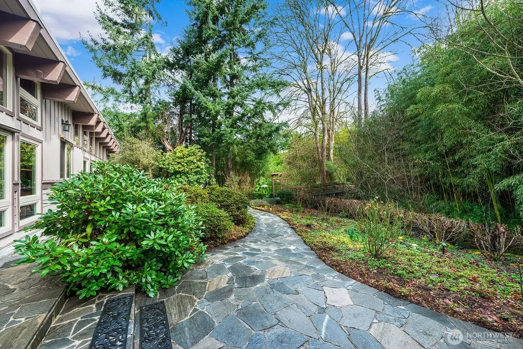 16 Cascade Key Bellevue WA 98006